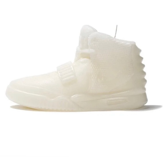 NEW NIKE Red October Yeezy Fragrance Candle Sneaker LA MADE - Picture 1 of 3